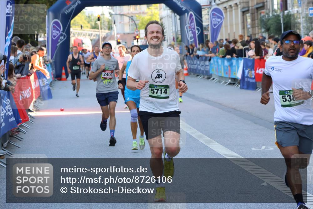07.09.2025 - BARMER Alsterlauf Strokosch-Dieckow http://msf.ph/oto/8726106 07.09.2025 09:43:35 Ziel 2339, 2409, 2618, 2699, 2826, 3480, 4382, 4849, 4949, 5264, 5862, 6020, 6051, 6178, 6255, 8040, 8113, 8364 meine-sportfotos.de