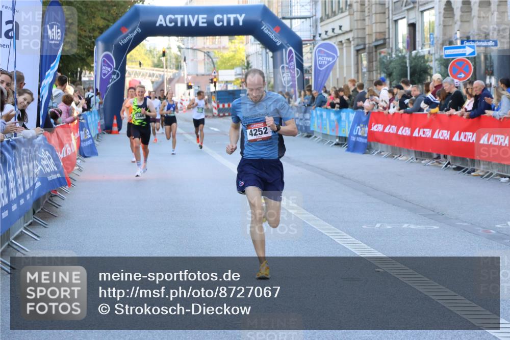 07.09.2025 - BARMER Alsterlauf Strokosch-Dieckow http://msf.ph/oto/8727067 07.09.2025 09:35:46 Ziel 27, 2012, 3417, 3422, 4041, 4614, 4647, 4685, 5354, 5532, 5754 meine-sportfotos.de