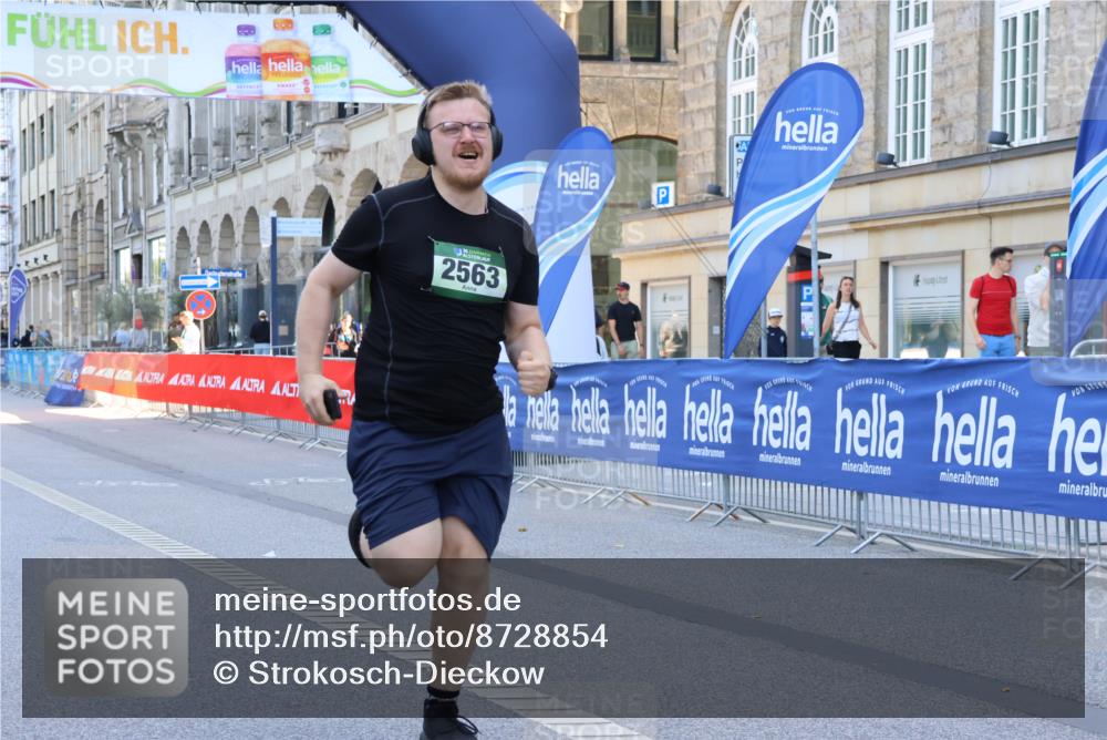 07.09.2025 - BARMER Alsterlauf Strokosch-Dieckow http://msf.ph/oto/8728854 07.09.2025 10:31:24 Ziel 2807, 4921, 4922 meine-sportfotos.de