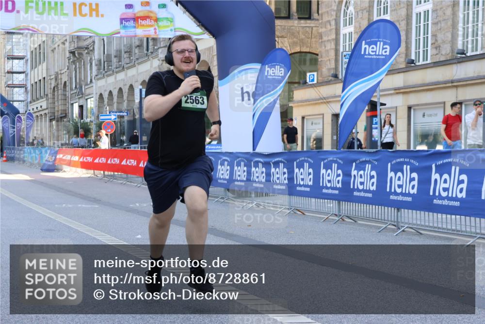 07.09.2025 - BARMER Alsterlauf Strokosch-Dieckow http://msf.ph/oto/8728861 07.09.2025 10:31:24 Ziel 2807, 4921, 4922 meine-sportfotos.de