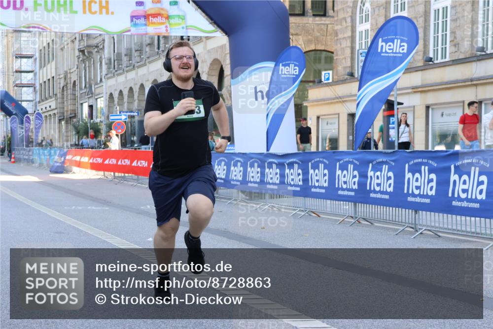 07.09.2025 - BARMER Alsterlauf Strokosch-Dieckow http://msf.ph/oto/8728863 07.09.2025 10:31:24 Ziel 2807, 4921, 4922 meine-sportfotos.de