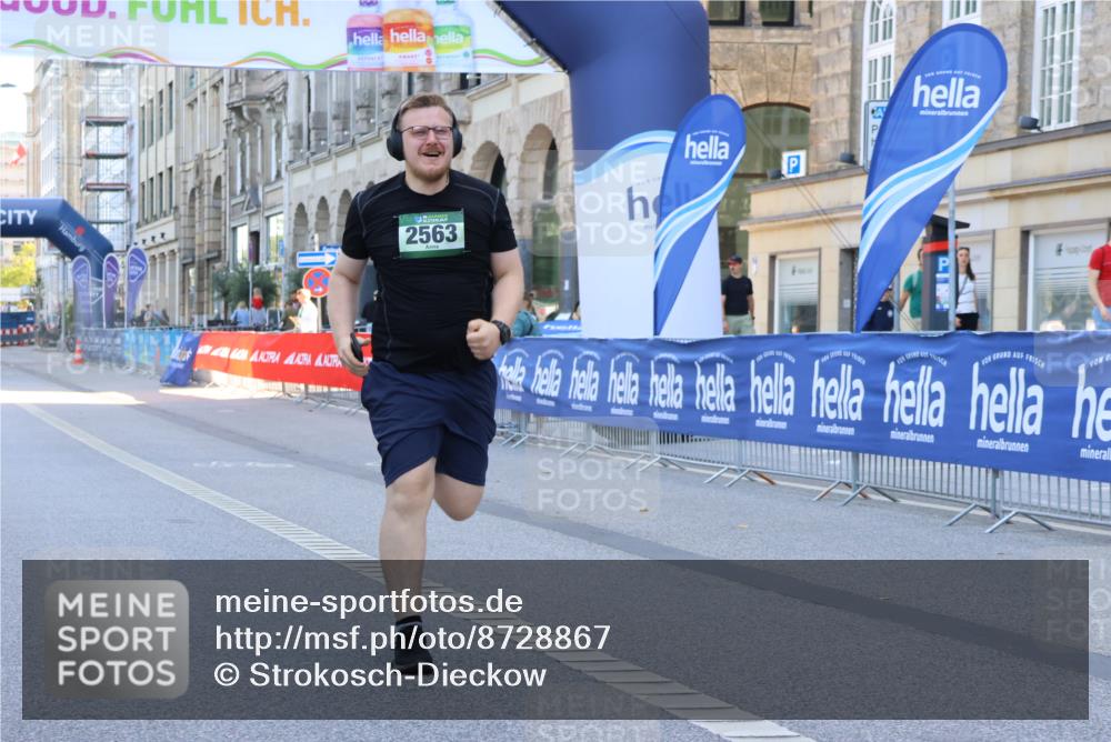07.09.2025 - BARMER Alsterlauf Strokosch-Dieckow http://msf.ph/oto/8728867 07.09.2025 10:31:24 Ziel 2807, 4921, 4922 meine-sportfotos.de