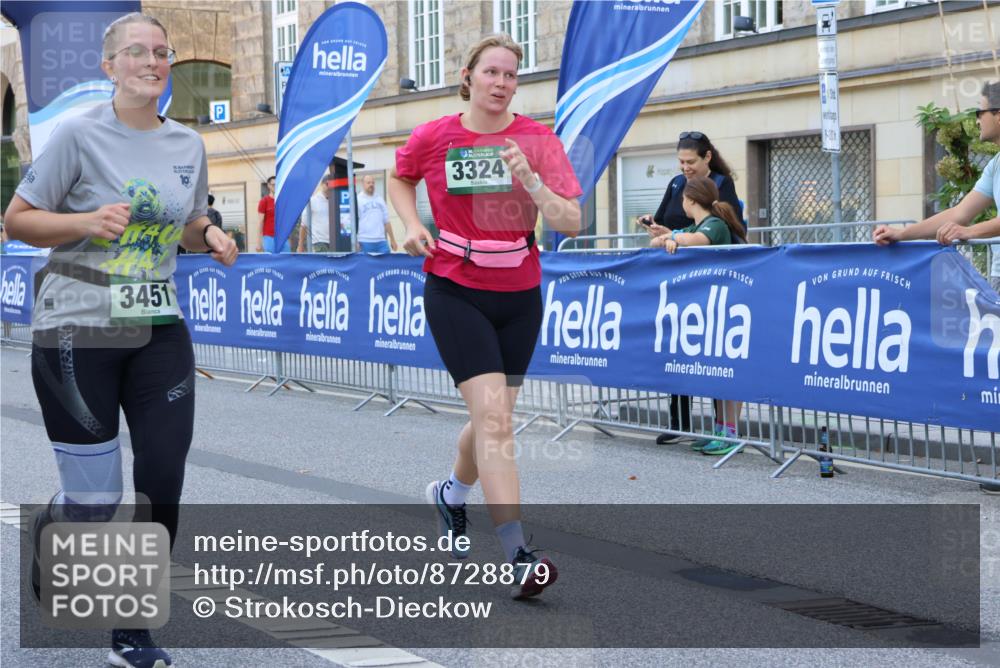 07.09.2025 - BARMER Alsterlauf Strokosch-Dieckow http://msf.ph/oto/8728879 07.09.2025 10:31:19 Ziel 2001, 4921, 4922 meine-sportfotos.de
