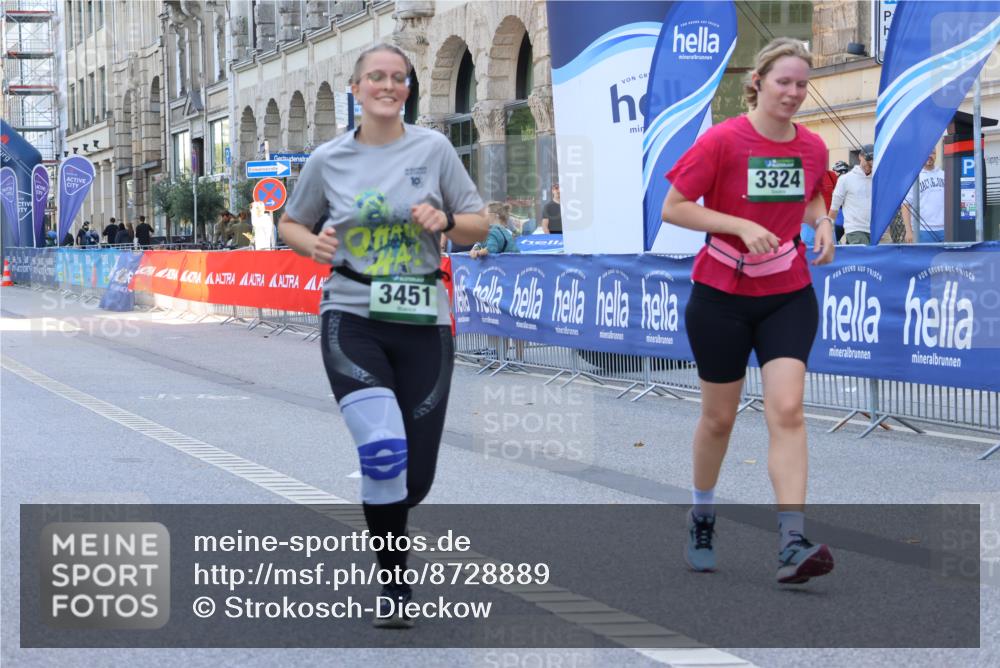 07.09.2025 - BARMER Alsterlauf Strokosch-Dieckow http://msf.ph/oto/8728889 07.09.2025 10:31:17 Ziel 2001, 4921, 4922 meine-sportfotos.de