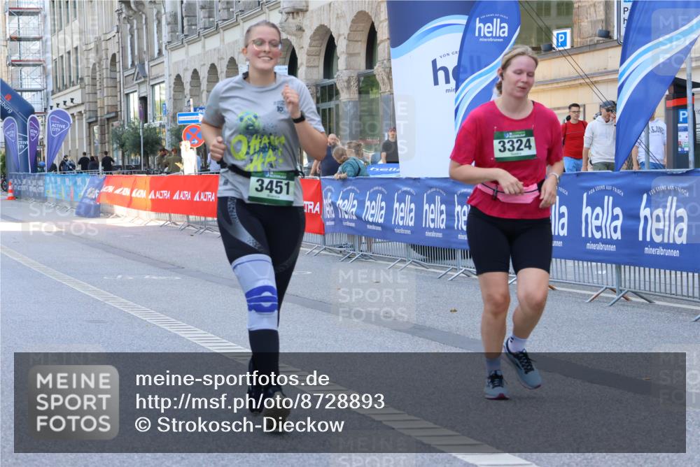 07.09.2025 - BARMER Alsterlauf Strokosch-Dieckow http://msf.ph/oto/8728893 07.09.2025 10:31:17 Ziel 2001, 4921, 4922 meine-sportfotos.de