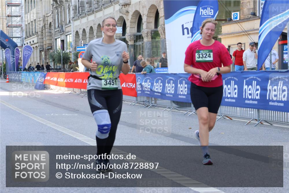 07.09.2025 - BARMER Alsterlauf Strokosch-Dieckow http://msf.ph/oto/8728897 07.09.2025 10:31:17 Ziel 2001, 4921, 4922 meine-sportfotos.de
