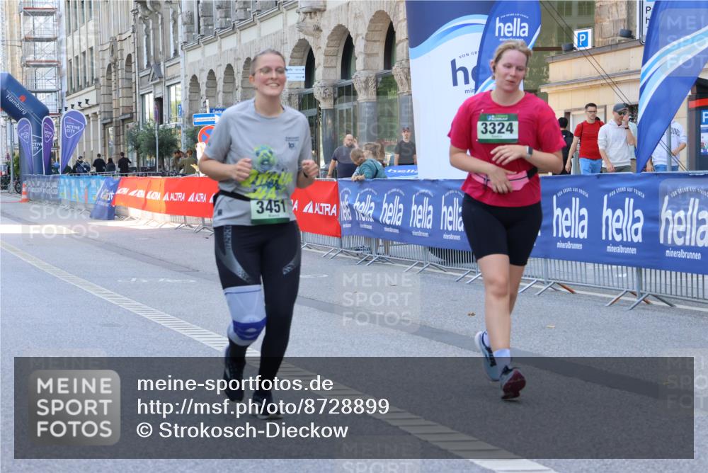 07.09.2025 - BARMER Alsterlauf Strokosch-Dieckow http://msf.ph/oto/8728899 07.09.2025 10:31:17 Ziel 2001, 4921, 4922 meine-sportfotos.de