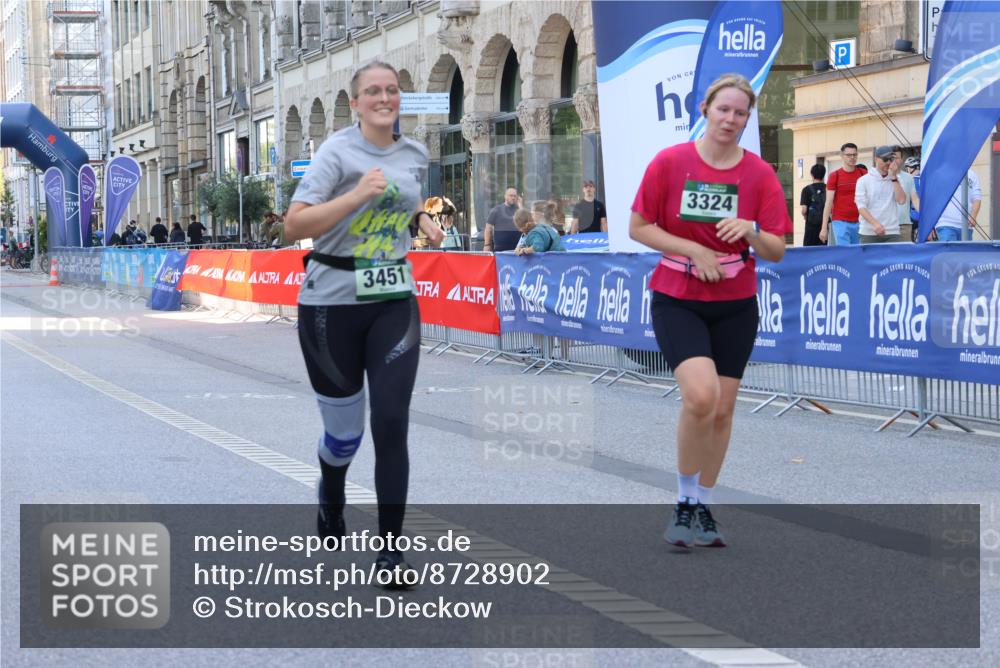 07.09.2025 - BARMER Alsterlauf Strokosch-Dieckow http://msf.ph/oto/8728902 07.09.2025 10:31:17 Ziel 2001, 4921, 4922 meine-sportfotos.de