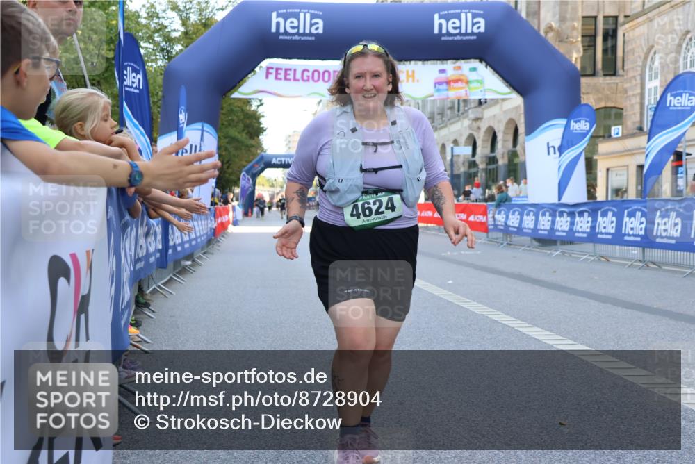 07.09.2025 - BARMER Alsterlauf Strokosch-Dieckow http://msf.ph/oto/8728904 07.09.2025 10:31:07 Ziel 2001, 5599 meine-sportfotos.de