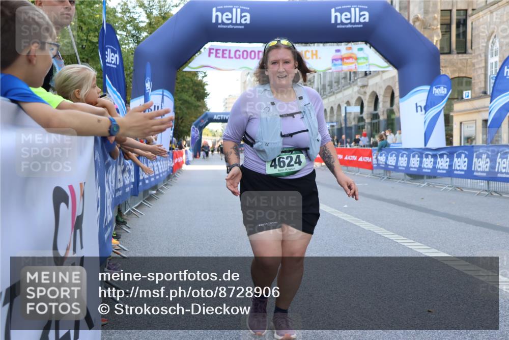 07.09.2025 - BARMER Alsterlauf Strokosch-Dieckow http://msf.ph/oto/8728906 07.09.2025 10:31:07 Ziel 2001, 5599 meine-sportfotos.de