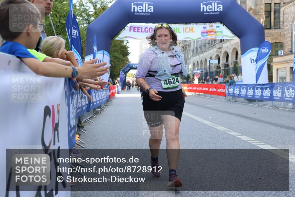 07.09.2025 - BARMER Alsterlauf Strokosch-Dieckow http://msf.ph/oto/8728912 07.09.2025 10:31:07 Ziel 2001, 5599 meine-sportfotos.de