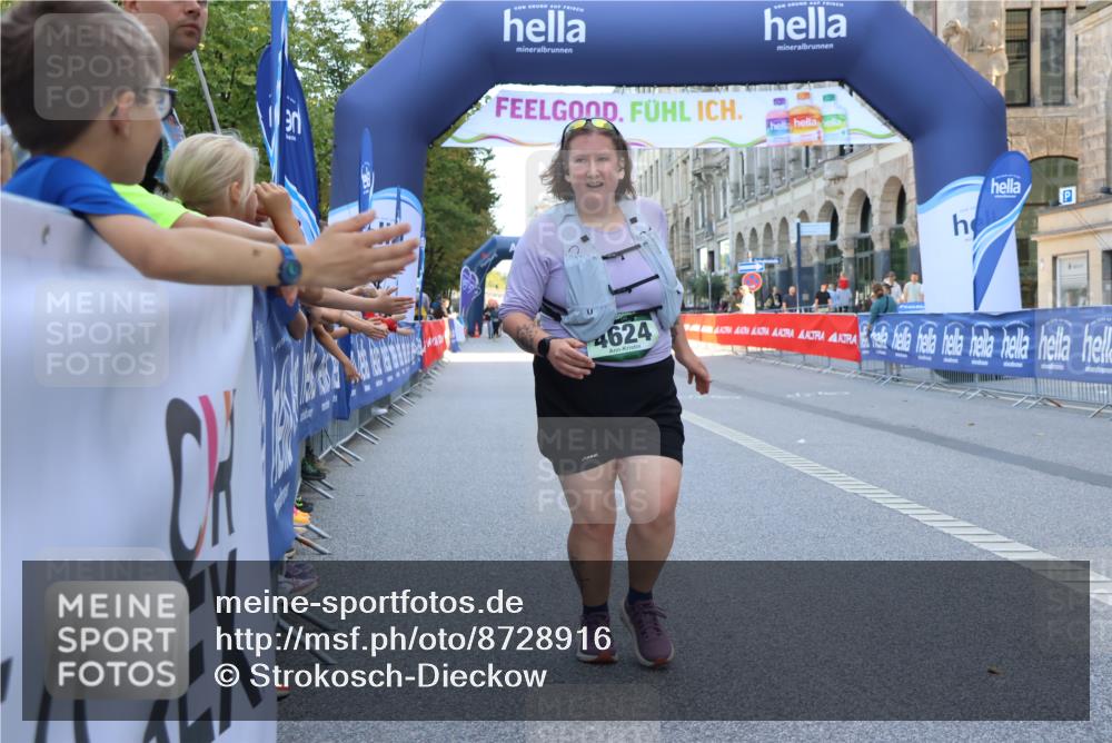 07.09.2025 - BARMER Alsterlauf Strokosch-Dieckow http://msf.ph/oto/8728916 07.09.2025 10:31:07 Ziel 2001, 5599 meine-sportfotos.de