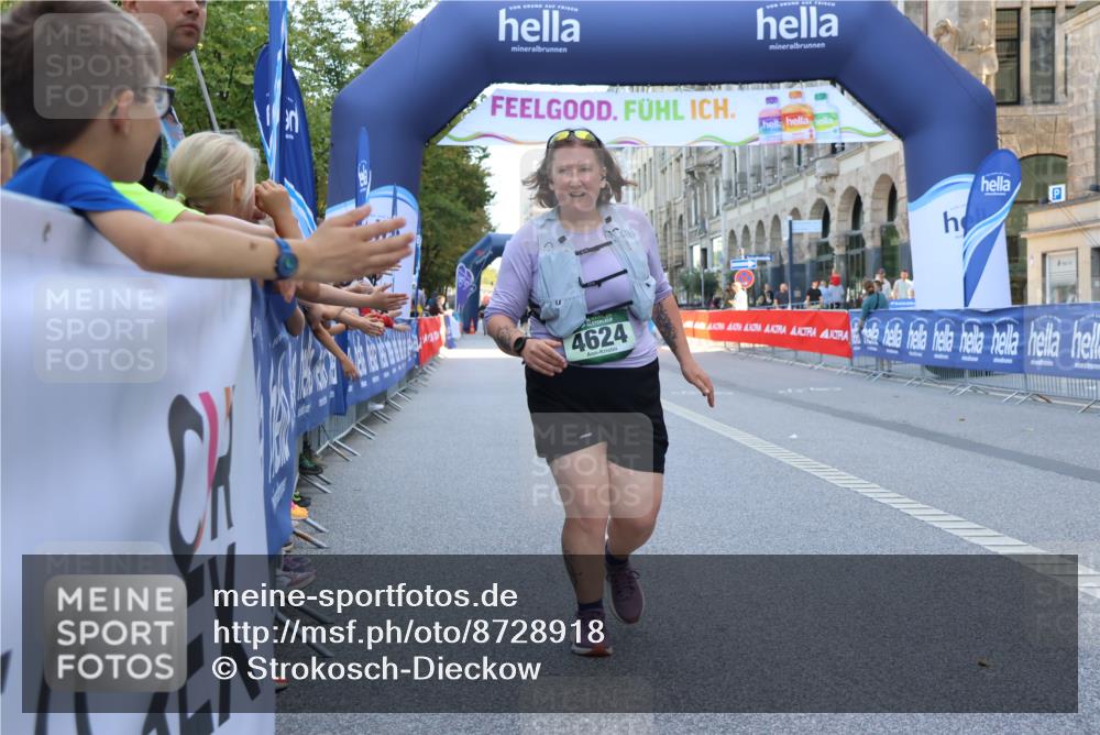 07.09.2025 - BARMER Alsterlauf Strokosch-Dieckow http://msf.ph/oto/8728918 07.09.2025 10:31:06 Ziel 2001, 4388, 5599 meine-sportfotos.de
