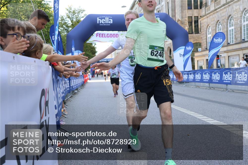 07.09.2025 - BARMER Alsterlauf Strokosch-Dieckow http://msf.ph/oto/8728929 07.09.2025 10:31:02 Ziel 2001, 2563, 4388, 5537, 5599 meine-sportfotos.de