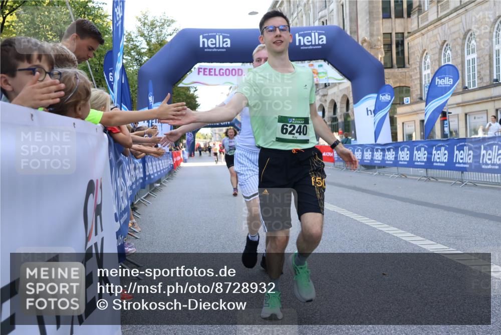 07.09.2025 - BARMER Alsterlauf Strokosch-Dieckow http://msf.ph/oto/8728932 07.09.2025 10:31:02 Ziel 2001, 2563, 4388, 5537, 5599 meine-sportfotos.de