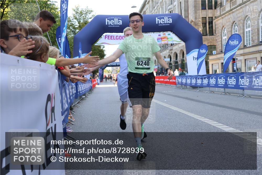 07.09.2025 - BARMER Alsterlauf Strokosch-Dieckow http://msf.ph/oto/8728939 07.09.2025 10:31:02 Ziel 2001, 2563, 4388, 5537, 5599 meine-sportfotos.de