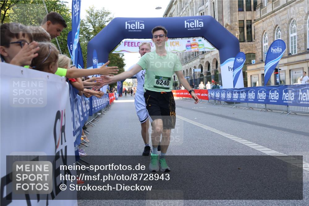 07.09.2025 - BARMER Alsterlauf Strokosch-Dieckow http://msf.ph/oto/8728943 07.09.2025 10:31:02 Ziel 2001, 2563, 4388, 5537, 5599 meine-sportfotos.de