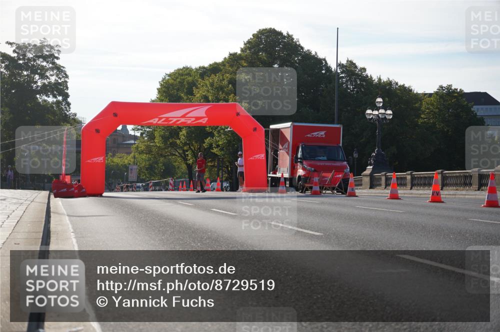 07.09.2025 - BARMER Alsterlauf Yannick Fuchs http://msf.ph/oto/8729519 07.09.2025 08:44:34 Laufen 76 meine-sportfotos.de