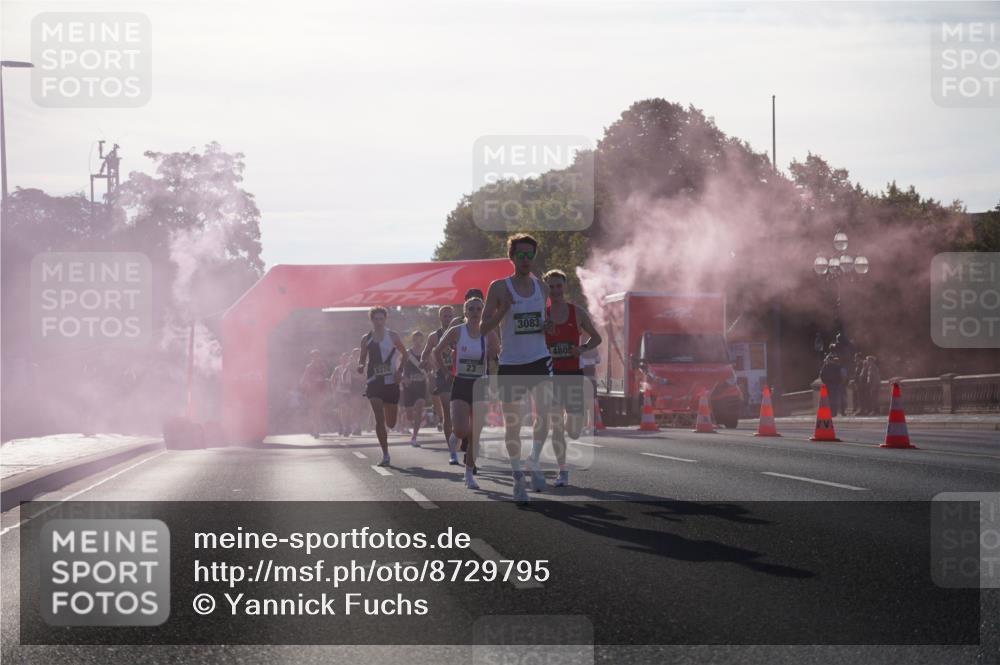 07.09.2025 - BARMER Alsterlauf Yannick Fuchs http://msf.ph/oto/8729795 07.09.2025 08:56:54 Laufen 30, 3083, 8374, 23, 6472, 4809 meine-sportfotos.de