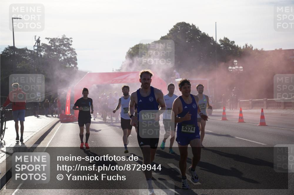 07.09.2025 - BARMER Alsterlauf Yannick Fuchs http://msf.ph/oto/8729944 07.09.2025 08:57:21 Laufen 8247, 327, 517, 52, 046, 5374 meine-sportfotos.de