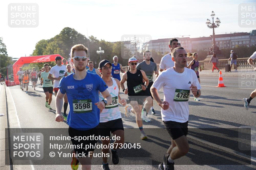 07.09.2025 - BARMER Alsterlauf Yannick Fuchs http://msf.ph/oto/8730045 07.09.2025 08:57:37 Laufen 4446, 2045, 5965, 2083, 135, 3598, 58, 4639, 98, 4782, 599 meine-sportfotos.de