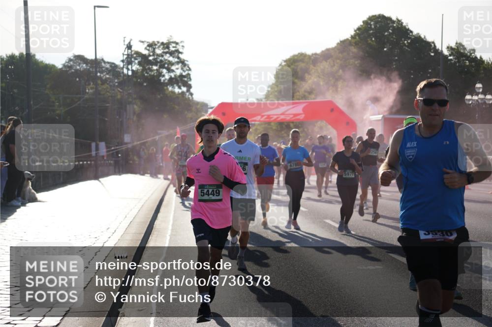 07.09.2025 - BARMER Alsterlauf Yannick Fuchs http://msf.ph/oto/8730378 07.09.2025 08:58:33 Laufen 5449, 44414, 4785, 5977, 258, 5530 meine-sportfotos.de