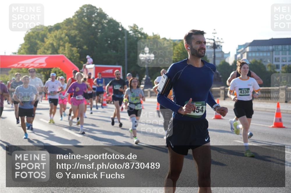 07.09.2025 - BARMER Alsterlauf Yannick Fuchs http://msf.ph/oto/8730489 07.09.2025 08:58:55 Laufen 54, 100, 4330 meine-sportfotos.de