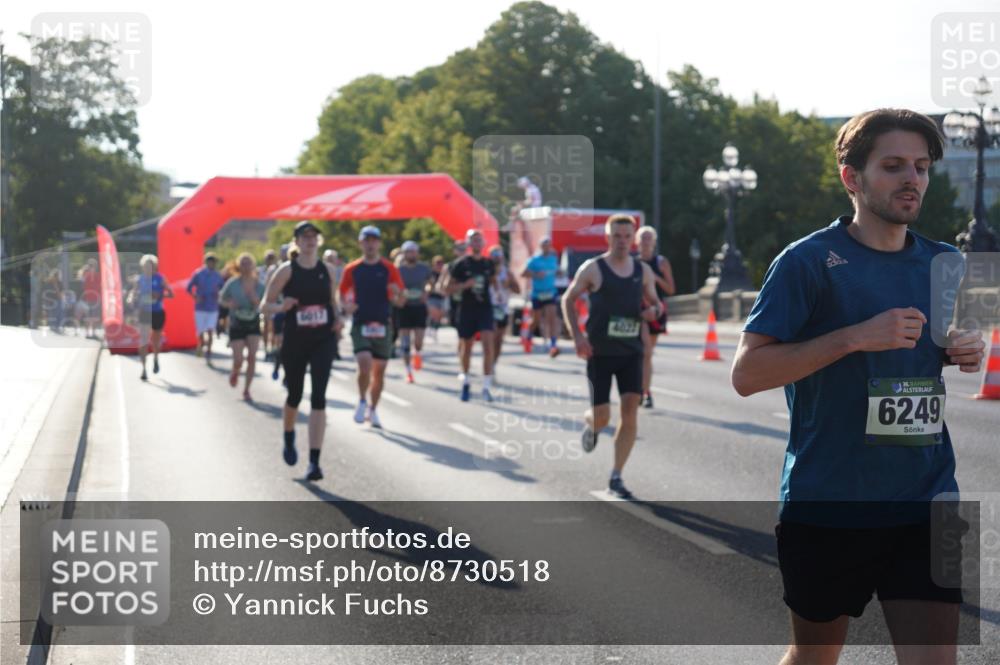 07.09.2025 - BARMER Alsterlauf Yannick Fuchs http://msf.ph/oto/8730518 07.09.2025 08:59:00 Laufen 36, 6249 meine-sportfotos.de