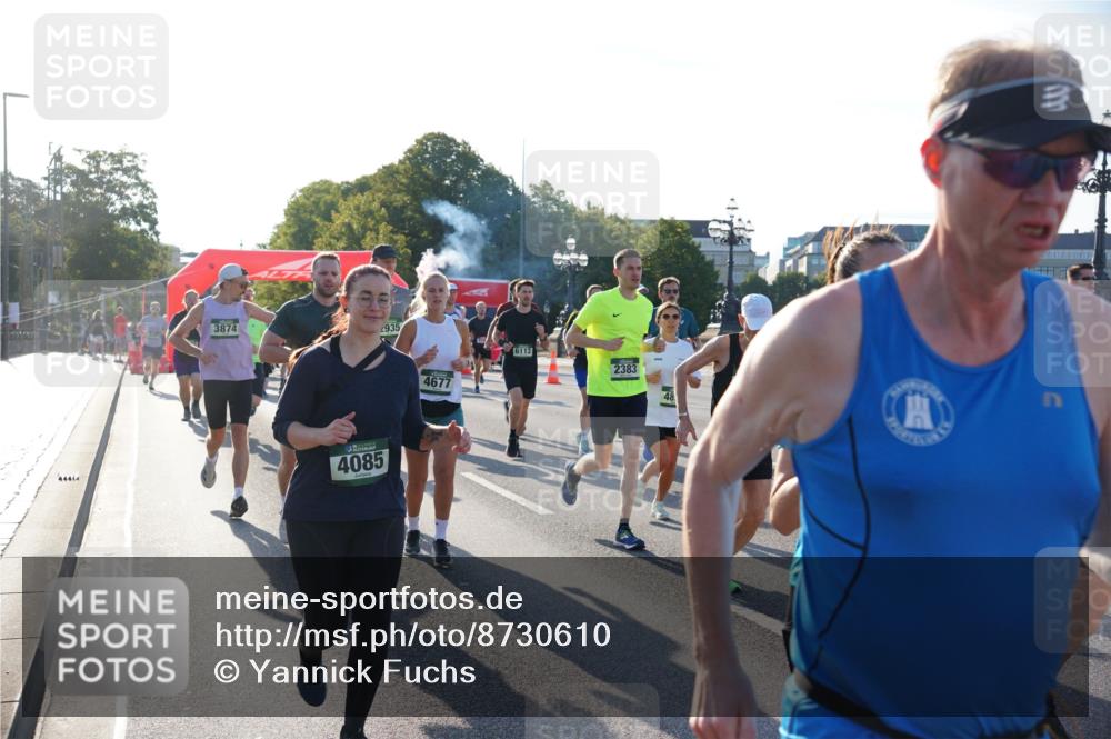 07.09.2025 - BARMER Alsterlauf Yannick Fuchs http://msf.ph/oto/8730610 07.09.2025 08:59:16 Laufen 44414, 3874, 4085, 2935, 4677, 6113, 2383, 48 meine-sportfotos.de
