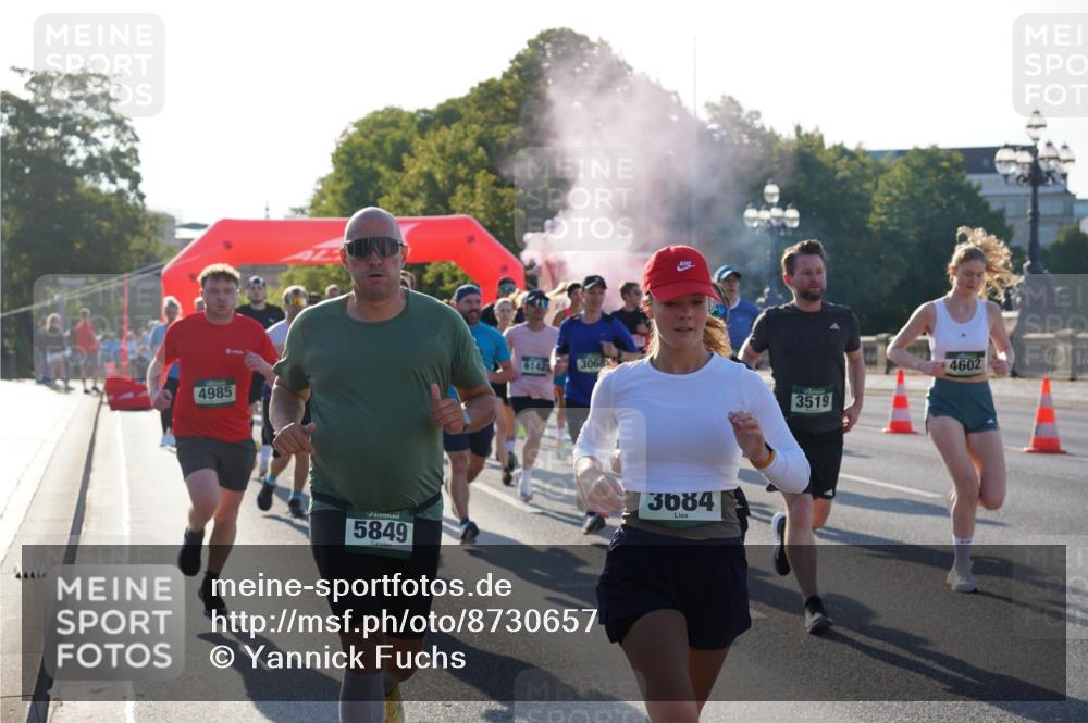 07.09.2025 - BARMER Alsterlauf Yannick Fuchs http://msf.ph/oto/8730657 07.09.2025 08:59:24 Laufen 4985, 6142, 3068, 5849, 3684, 3519, 4602 meine-sportfotos.de
