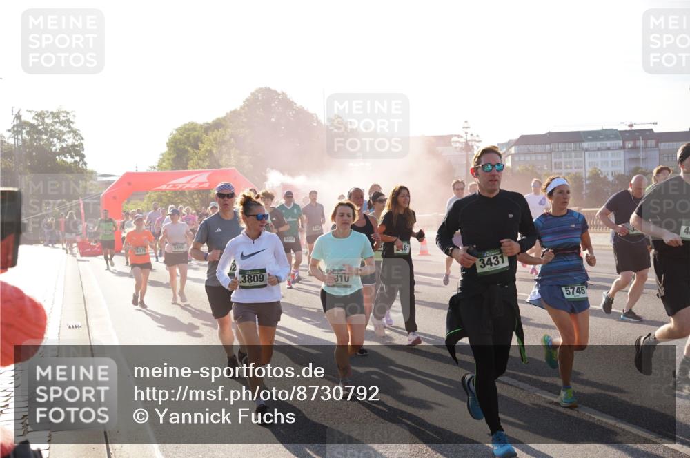 07.09.2025 - BARMER Alsterlauf Yannick Fuchs http://msf.ph/oto/8730792 07.09.2025 08:59:48 Laufen 44444, 5078, 5555, 3809, 5028, 5367, 310, 481, 3431, 5745, 4 meine-sportfotos.de
