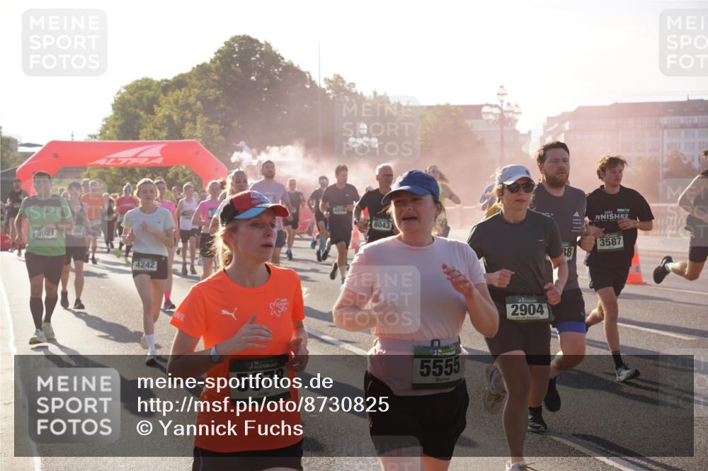 07.09.2025 - BARMER Alsterlauf Yannick Fuchs http://msf.ph/oto/8730825 07.09.2025 08:59:53 Laufen 5921, 4242, 4956, 8043, 36, 5078, 5555, 2904, 38, 2022, 3587 meine-sportfotos.de