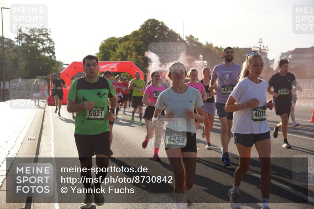07.09.2025 - BARMER Alsterlauf Yannick Fuchs http://msf.ph/oto/8730842 07.09.2025 08:59:55 Laufen 5921, 4121, 4204, 38, 58, 4242, 4038, 4956 meine-sportfotos.de