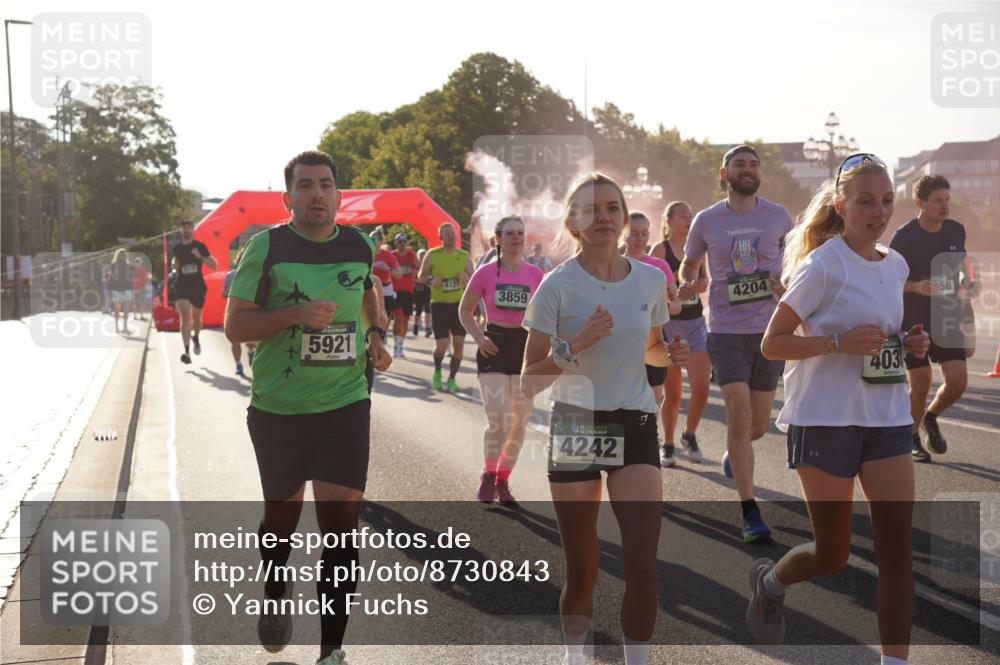 07.09.2025 - BARMER Alsterlauf Yannick Fuchs http://msf.ph/oto/8730843 07.09.2025 08:59:55 Laufen 5921, 1812, 3859, 4204, 36, 4242, 403, 56 meine-sportfotos.de