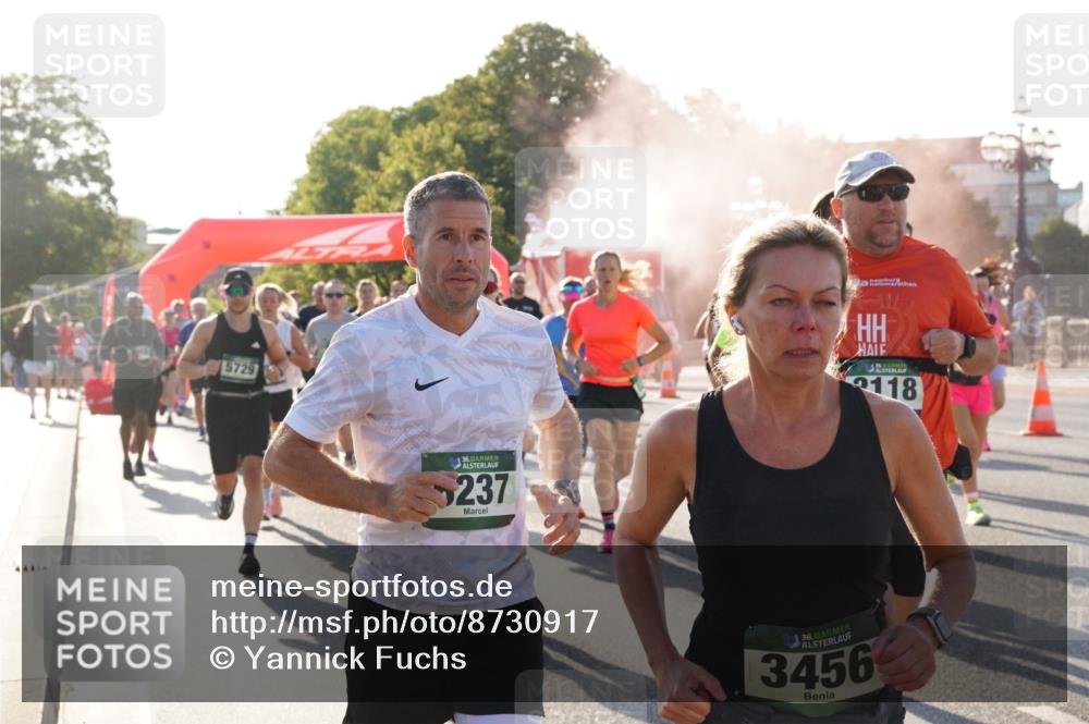07.09.2025 - BARMER Alsterlauf Yannick Fuchs http://msf.ph/oto/8730917 07.09.2025 09:00:09 Laufen 5729, 36, 237, 118, 36, 3456 meine-sportfotos.de