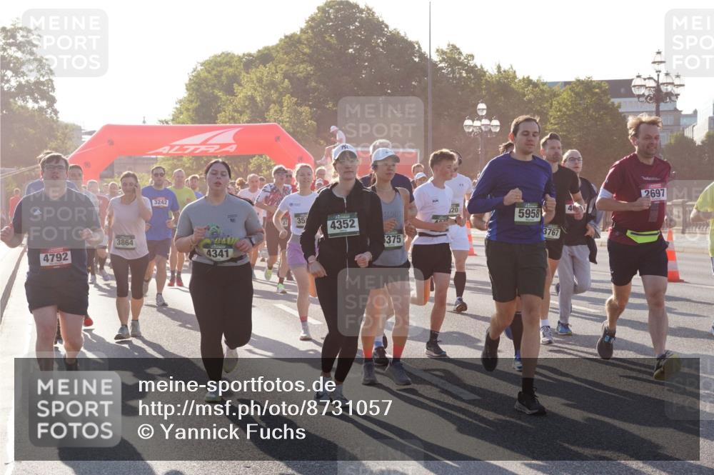 07.09.2025 - BARMER Alsterlauf Yannick Fuchs http://msf.ph/oto/8731057 07.09.2025 09:00:36 Laufen 4792, 3242, 3864, 4341, 10, 35, 091, 20, 4352, 375, 5958, 3767, 4, 2697 meine-sportfotos.de