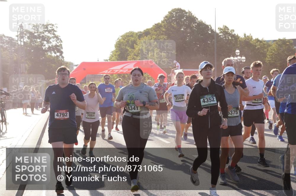 07.09.2025 - BARMER Alsterlauf Yannick Fuchs http://msf.ph/oto/8731065 07.09.2025 09:00:36 Laufen 44414, 3242, 3565, 3147, 4341, 4792, 3864, 4352, 5375, 4550 meine-sportfotos.de