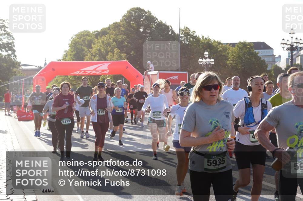 07.09.2025 - BARMER Alsterlauf Yannick Fuchs http://msf.ph/oto/8731098 07.09.2025 09:00:44 Laufen 8284, 4485, 2179, 6224, 2119, 601, 3646, 5498, 5935, 59 meine-sportfotos.de