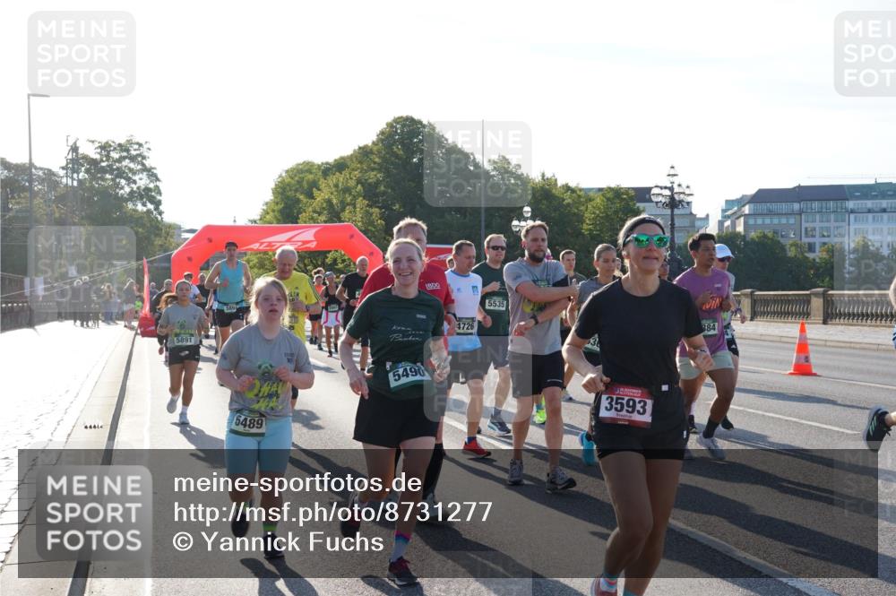 07.09.2025 - BARMER Alsterlauf Yannick Fuchs http://msf.ph/oto/8731277 07.09.2025 09:01:12 Laufen 5891, 4726, 5535, 5489, 5490, 3593, 384 meine-sportfotos.de