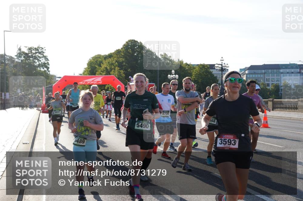07.09.2025 - BARMER Alsterlauf Yannick Fuchs http://msf.ph/oto/8731279 07.09.2025 09:01:12 Laufen 4944, 5694, 5891, 44414, 6489, 5490, 4726, 368, 136, 3593 meine-sportfotos.de