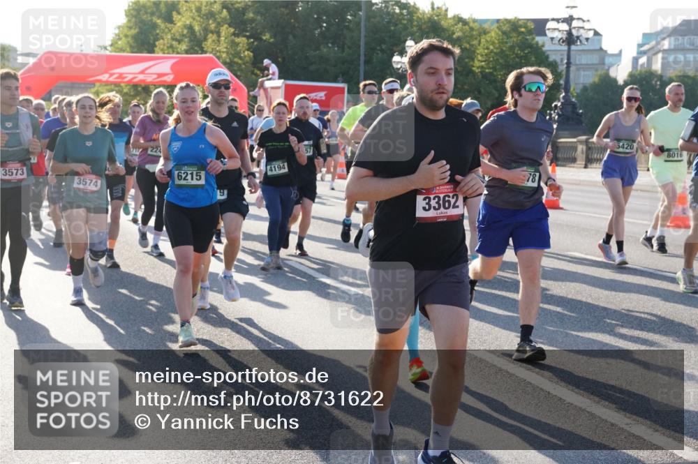 07.09.2025 - BARMER Alsterlauf Yannick Fuchs http://msf.ph/oto/8731622 07.09.2025 09:02:02 Laufen 3573, 3574, 224, 6215, 19, 4194, 136, 3362, 78, 5420, 8016 meine-sportfotos.de