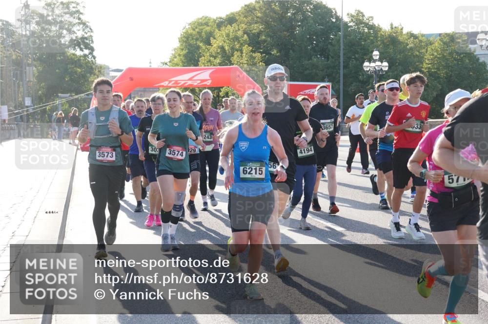 07.09.2025 - BARMER Alsterlauf Yannick Fuchs http://msf.ph/oto/8731628 07.09.2025 09:02:02 Laufen 44414, 29, 303, 3574, 3573, 243, 56, 6215, 4194, 3657, 33, 57 meine-sportfotos.de
