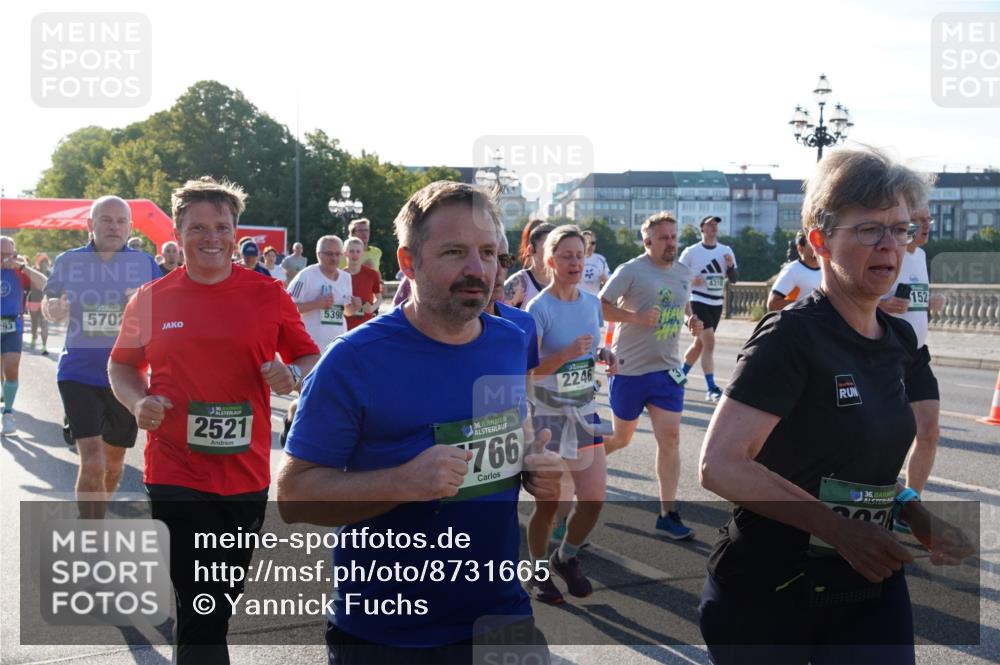 07.09.2025 - BARMER Alsterlauf Yannick Fuchs http://msf.ph/oto/8731665 07.09.2025 09:02:07 Laufen 293, 5707, 5398, 16, 2521, 1636, 766, 2246, 4310, 152, 36 meine-sportfotos.de