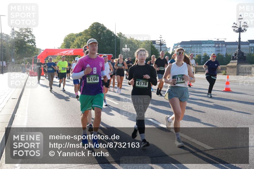 07.09.2025 - BARMER Alsterlauf Yannick Fuchs http://msf.ph/oto/8732163 07.09.2025 09:03:18 Laufen 46614, 4202, 5166, 4226, 4178, 4659, 179 meine-sportfotos.de