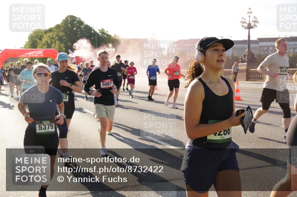 07.09.2025 - BARMER Alsterlauf Yannick Fuchs http://msf.ph/oto/8732422 07.09.2025 09:04:05 Laufen 5379, 82, 5087, 4513, 5494, 200 meine-sportfotos.de