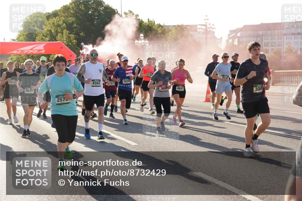 07.09.2025 - BARMER Alsterlauf Yannick Fuchs http://msf.ph/oto/8732429 07.09.2025 09:04:06 Laufen 5699, 4669, 257, 5659, 4562, 831, 3603, 4643, 5548, 300 meine-sportfotos.de