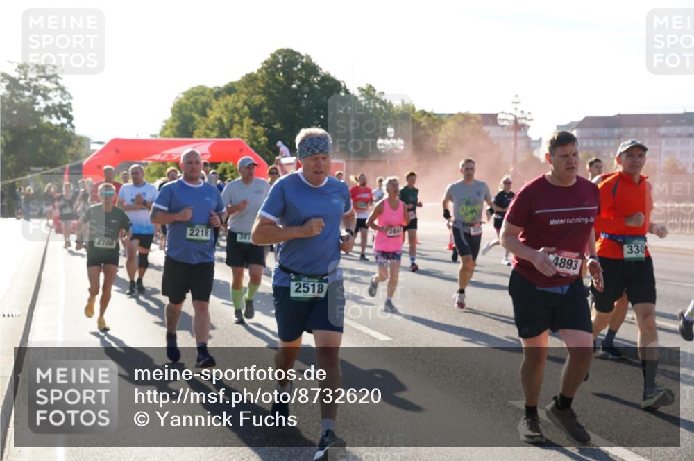 07.09.2025 - BARMER Alsterlauf Yannick Fuchs http://msf.ph/oto/8732620 07.09.2025 09:04:31 Laufen 2708, 2218, 387, 2518, 330, 4893 meine-sportfotos.de