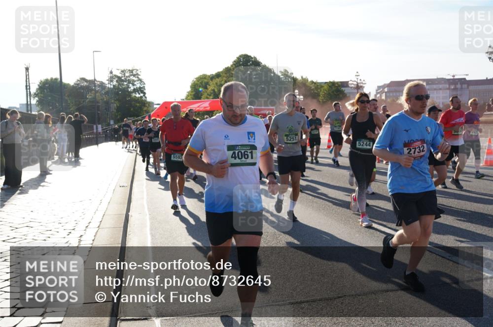 07.09.2025 - BARMER Alsterlauf Yannick Fuchs http://msf.ph/oto/8732645 07.09.2025 09:04:35 Laufen 4871, 3960, 5593, 4061, 6259, 5251, 5244, 2732, 5000, 262 meine-sportfotos.de