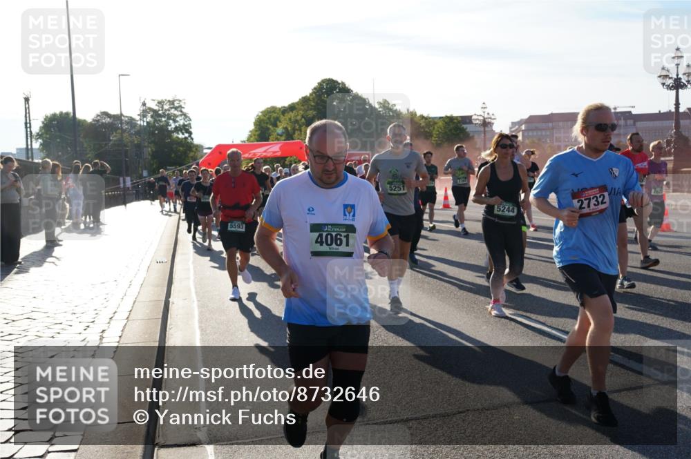 07.09.2025 - BARMER Alsterlauf Yannick Fuchs http://msf.ph/oto/8732646 07.09.2025 09:04:35 Laufen 5593, 4061, 5251, 2363, 5244, 2732, 2623 meine-sportfotos.de