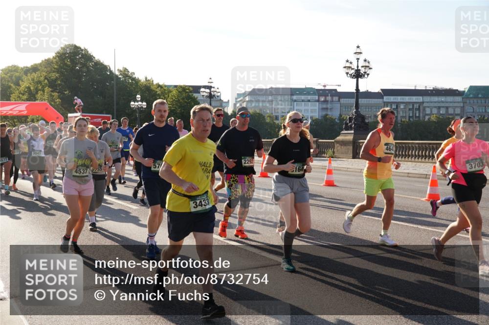 07.09.2025 - BARMER Alsterlauf Yannick Fuchs http://msf.ph/oto/8732754 07.09.2025 09:05:07 Laufen 1572, 078, 3043, 2292, 57, 164, 4537, 3433, 464, 3703 meine-sportfotos.de